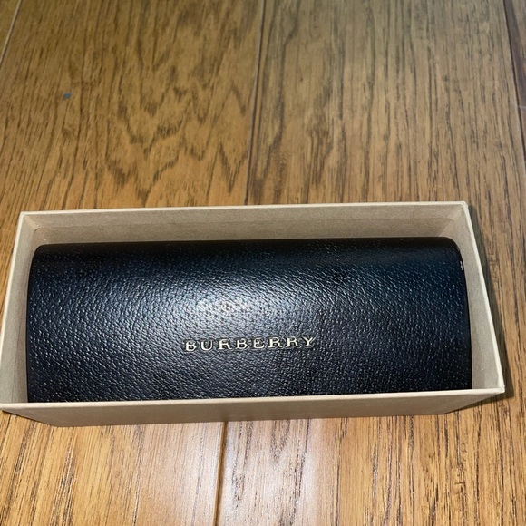 Burberry sunglasses - Picture 3 of 5